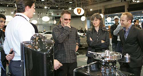 Bono en el stand de Pagani en Top Marques 2008