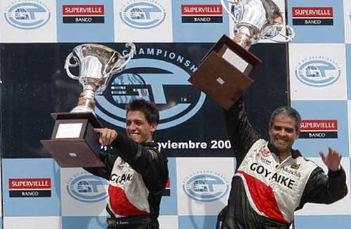 Matías Russo y Luis Pérez Companc celebran su triunfo en San Luis - Foto: FIA GT.