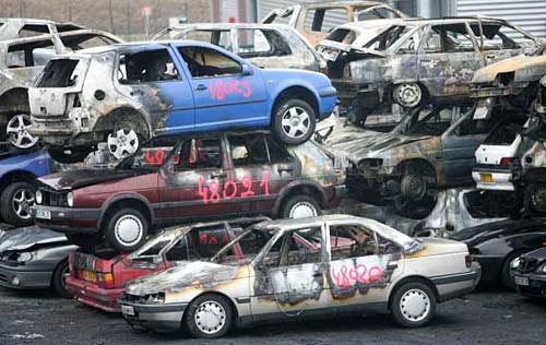 Francia: queman autos para "celebrar" el Año Nuevo