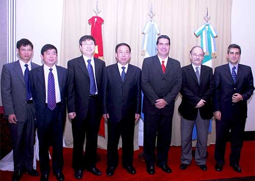 El gobernador Capitanich y la comitiva de empresarios chinos que visitó la provincia de Chaco