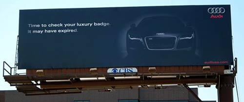 Cartel de Audi en Santa Monica Boulevard, California.