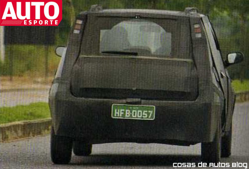 El nuevo Fiat Uno capturado por AutoEsporte en un test.