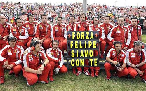 Los mecánicos de Ferrari le expresaron su apoyo a Felipe Massa en el GP de Hungría.