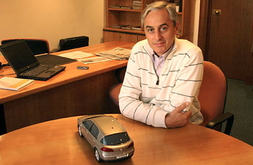 Gustavo Fosco en su oficina de Renault Argentina. Foto: Autohistoria.