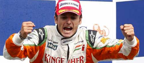 Fisichella celebra su segundo puesto en Spa.