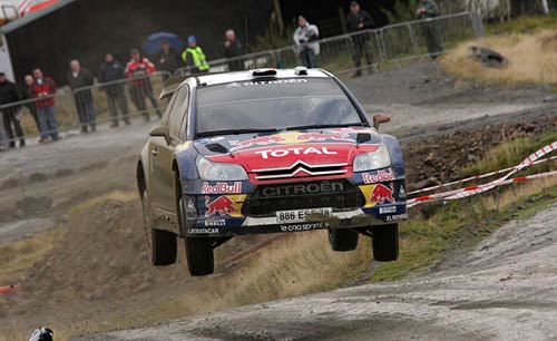 Sébastien Loeb vuela en el Rally de Gales