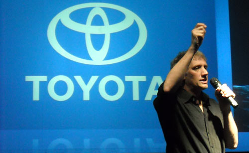Alberti en el lanzamiento del Toyota Prius