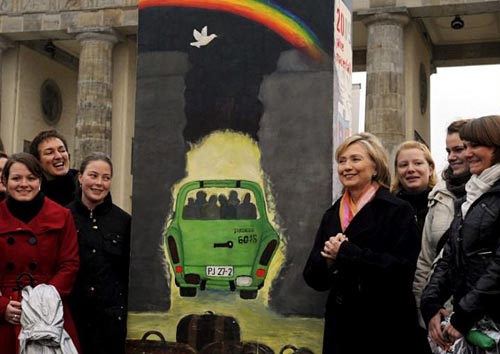 Hillary Clinton en el 20 aniversario de la caída del muro de Berlín.