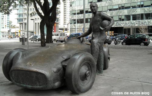 Monumento a Juan Manuel Fangio en Puerto Madero, Buenos Aires. Foto: Cosas de Autos: