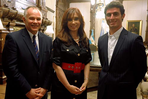 Pechito López junto a la presidenta Cristina Fernández y Peter Windsor, director del USF1