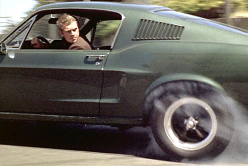 Steve McQueen al volante de su Mustang en Bullit