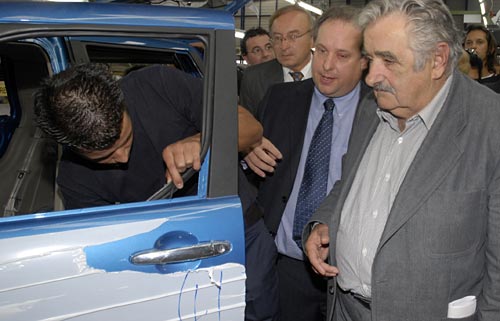 Mujica junto a Effa, en la inauguración de la planta de Lifan.