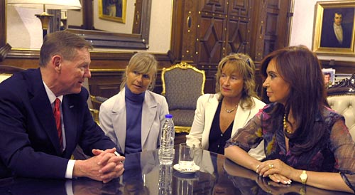 Alan Mulally junto a Cristina Fernández en Casa Rosada.