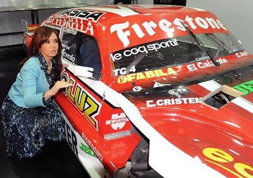 Cristina Fernández junto al TC de Ortelli en la inauguración del JP Racing