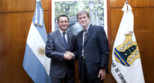 Daniel Giacomino, intendente de la Ciudad de Córdoba y Dominique Maciet, presidente de Renault Argentina
