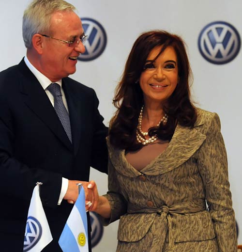 El presidente de Volkswagen Internacional, Martin Winterkorn y la presidenta de la Nación, Cristina Fernández. Foto: Presidencia