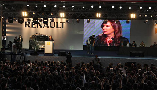 Cristina Fernández en el lanzamiento industrial del Fluence.