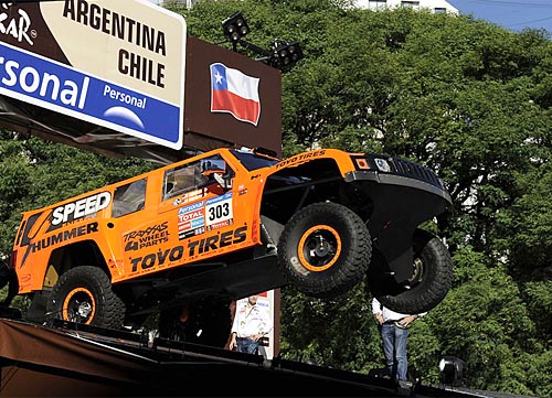 El Hummer de Gordon en la largada del Dakar Argentina-Chile 2011
