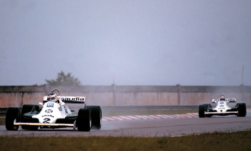 Reutemann adelante, Jones detrás.