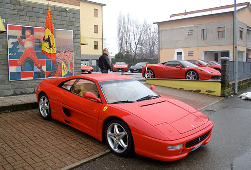 Prueba de Ferrari en las calles de Módena.