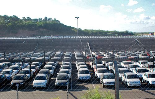 Autos varados en la aduana de Zárate. - Foto: El Debate de Zárate