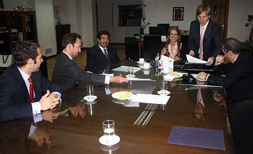 Representantes de Kia Argentina con funcionarios del gobierno nacional.