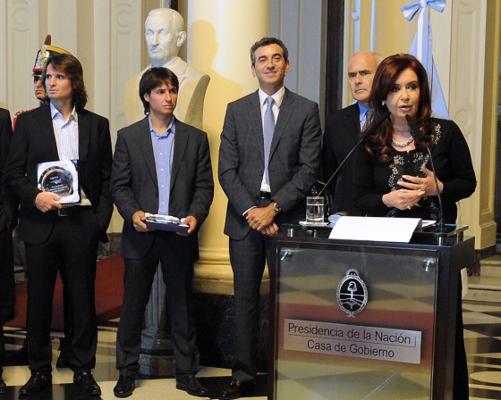 Cristina Fernández en Casa Rosada junto a los hermanos Patronelli.