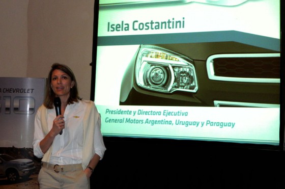 La presidenta de General Motors Argentina, Isela Costantini en la presentación de la S-10