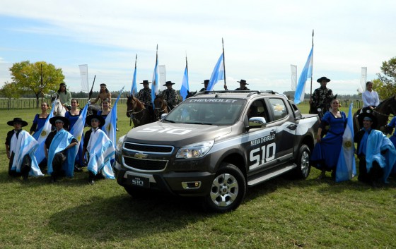 La nueva S-10 fue presentada en Luján, en un ambiente bien campero.