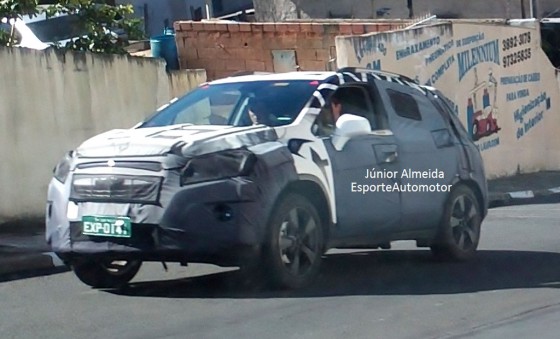 Chevrolet Enjoy camuflada en Brasil - Foto: Esporte automotor