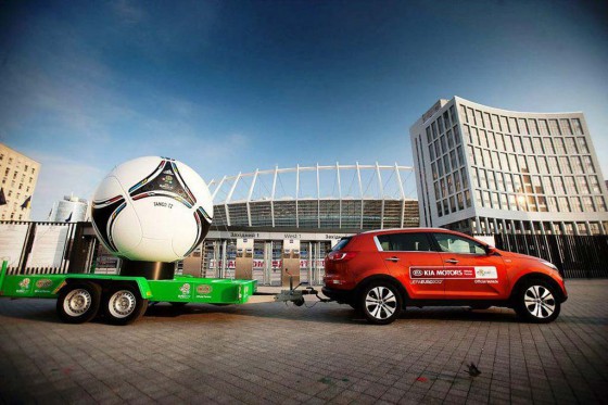 Como en el Mundial, Kia presentó la flota de vehículos para la Eurocopa