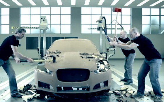 Jaguar muestra qué pasa con los modelos de arcilla a escala.