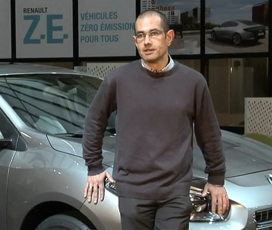 Thierry Koskas junto al Renault Fluence Z.E.