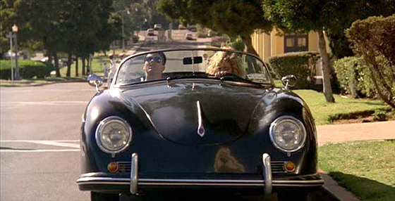 Tom Cruise, Kelly McGillis y el Porsche que se ve en Top Gun.