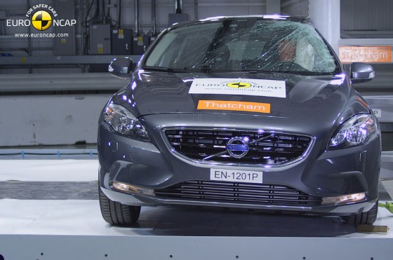 El Volvo V40, con su airbag para peatones, ya es el auto más seguro de su segmento