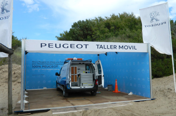 El taller móvil de Peugeot en Divisadero Club de Playa.