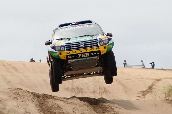Renault Duster Dakar en los médanos de Pinamar