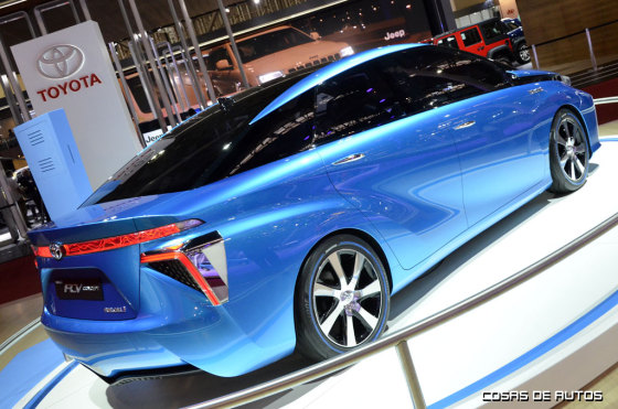 Toyota FCV, primero modelo a pila de combustible de la marca