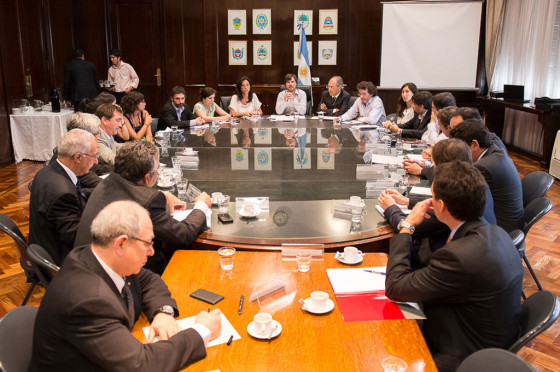 Augusto Costa, secretario de Comercio, con miembros de ADEFA