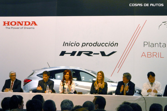 CFK junto a los ministros de Industria y Economía y los directivos de Honda.