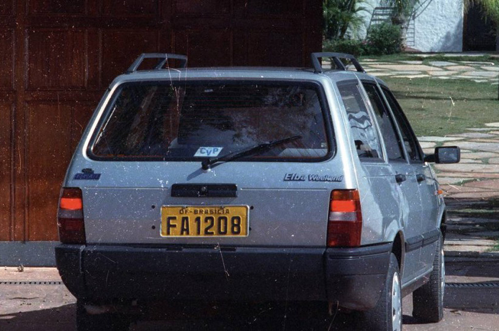 El Fiat Elba ingresando a "Casa da Dinda" a comienzos de los años 90.
