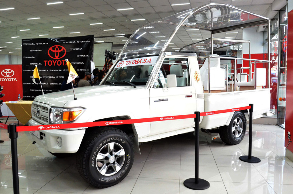 Papamóvil Boivia: un Toyota Land Cruiser serie 70