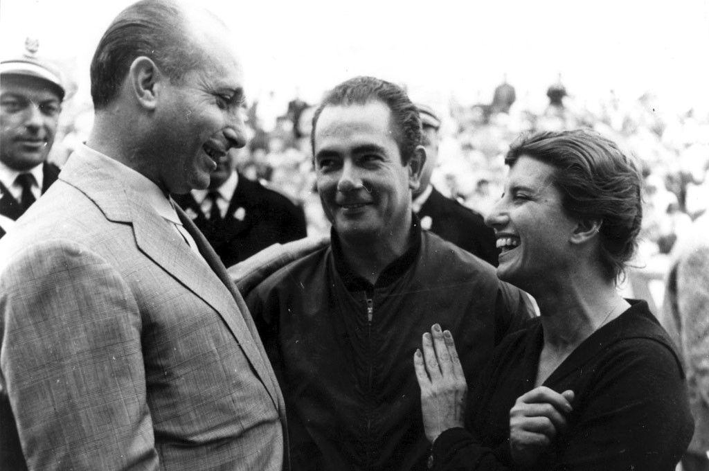 María Teresa de Filippis junto a Juan Manuel Fangio