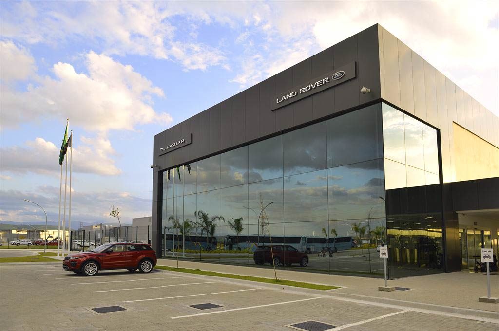 Jaguar Land Rover inauguró su primera fábrica en Brasil