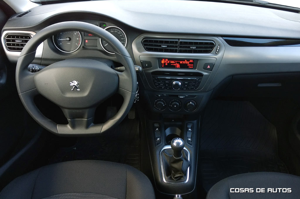 Interior del Peugeot 301 HDI Allure MT5