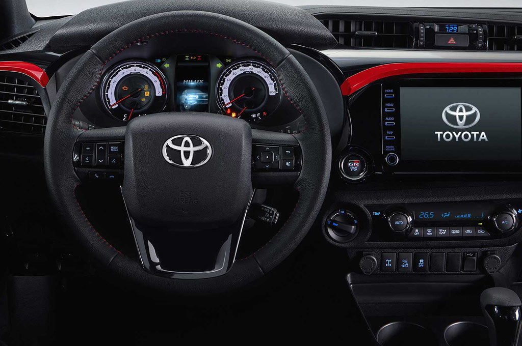 Interior de la Toyota Hilux GR Sport V6