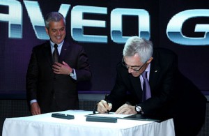 Sergio Rocha, presidente de GM Argentina junto a Jaime Ardila, Presidente de GM SudamÃ©rica.