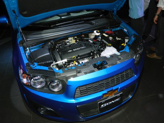 El motor del Chevrolet Sonic.