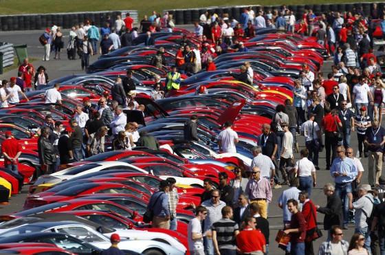 Casi mil Ferraris se juntaron en Silverstone para lograr un nuevo récord Guinness