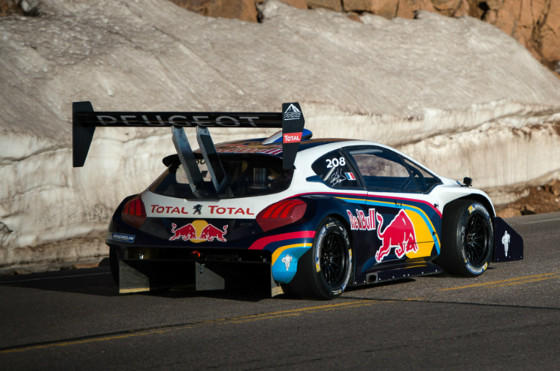 Loeb voló con su Peugeot 208 y batió el récord en Pikes Peak